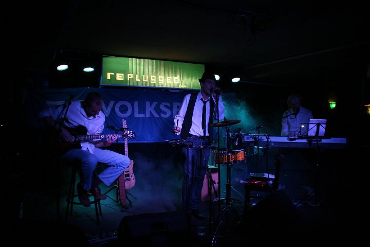 2008-11-28 M3_live at replugged 028.jpg